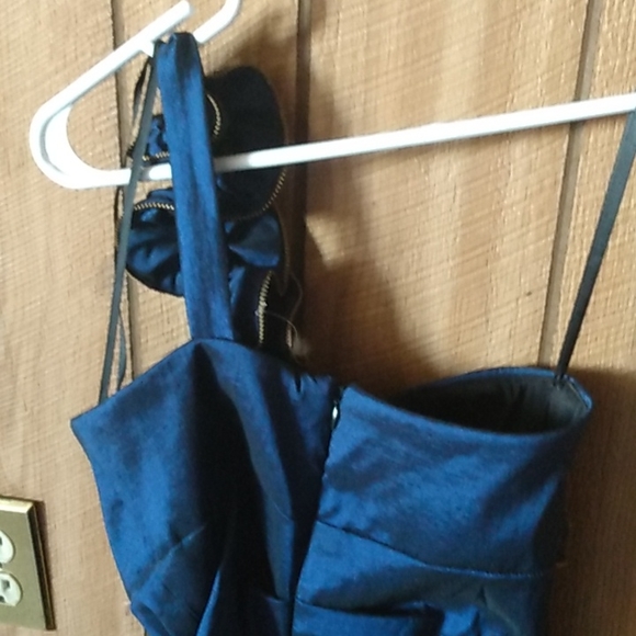 Dress - Picture 4 of 6